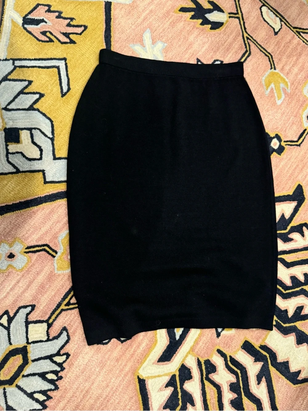 St John Basics Santana Knit Skirt Pencil Straight Black Classic  ~ Size 6